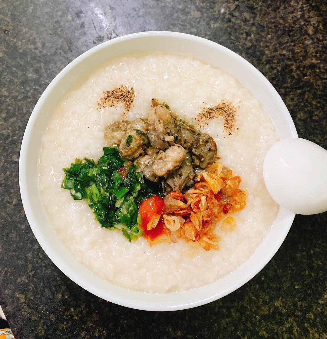 Xuôi theo dòng chảy thưởng thức cháo hàu Quảng Bình, tận hưởng chất riêng  của hàu sông Nhật Lệ