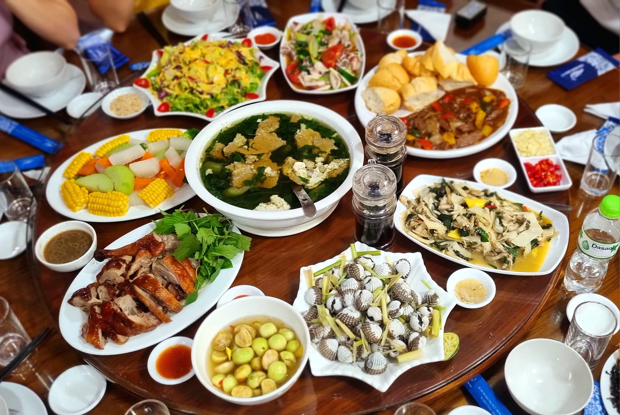 Nhà hàng Móng Cái: 12 địa chỉ ngon có tiếng, đông khách