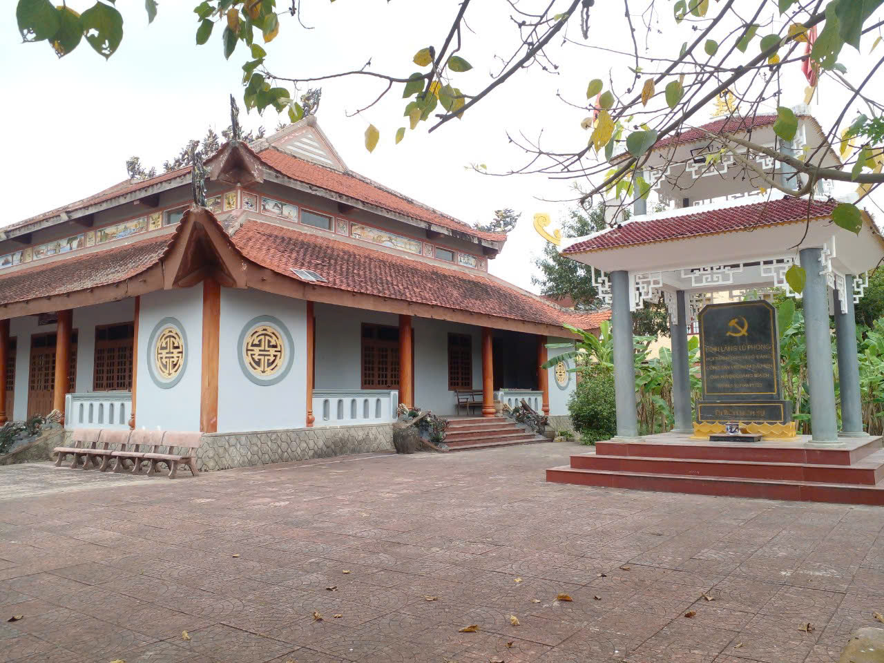 Đình làng Lũ Phong, nơi một trong những chi bộ Đảng thành lập rất sớm