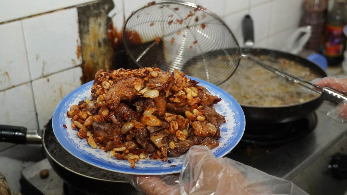 Cách làm ngan cháy tỏi thơm ngon đậm đà như nhà hàng