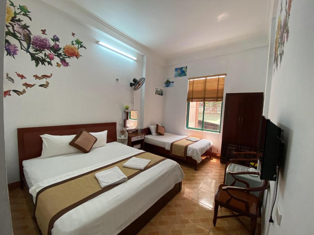 Giường trong phòng chung tại Alex Ha Long Hotel