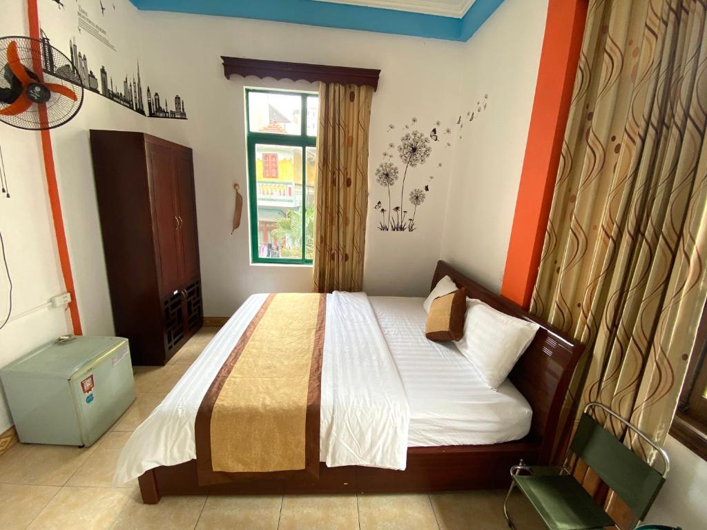 Giường trong phòng chung tại Alex Ha Long Hotel