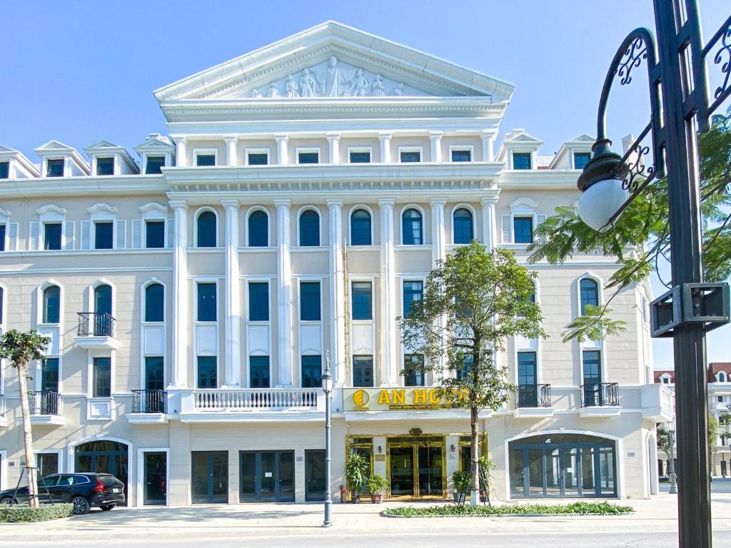 Tòa nhà nơi khách sạn tọa lạc