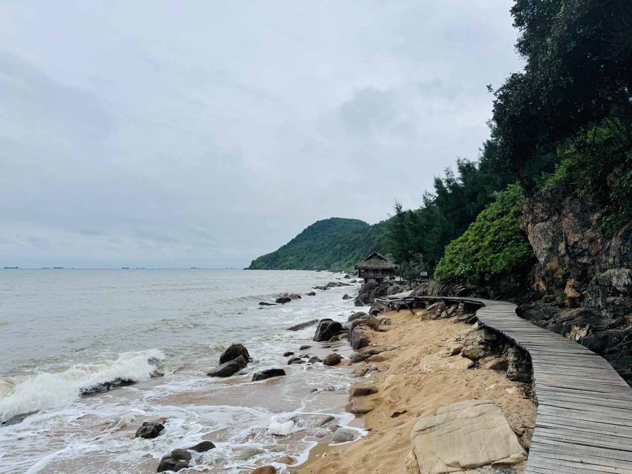 Bãi Đông - bãi biển hoang sơ ở Thanh Hóa góc nào cũng có ảnh đẹp