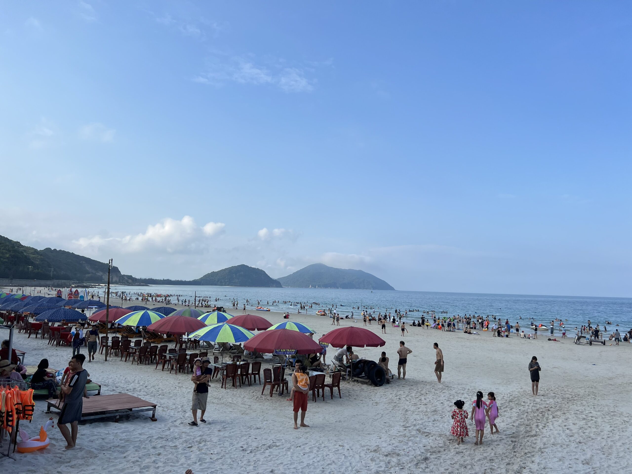 Khám phá 'viên ngọc sáng' Minh Châu với biển xanh, cát trắng giữa trùng khơi