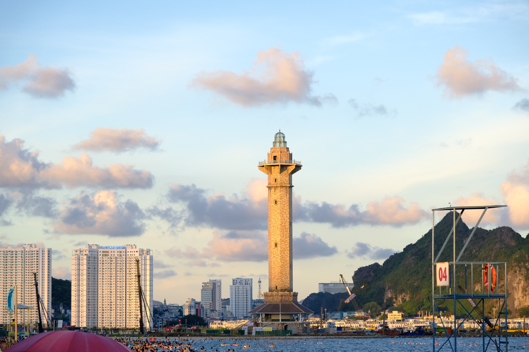 Bãi biển Bãi Cháy – Những điều du khách nên biết | Wyndham Legend Halong