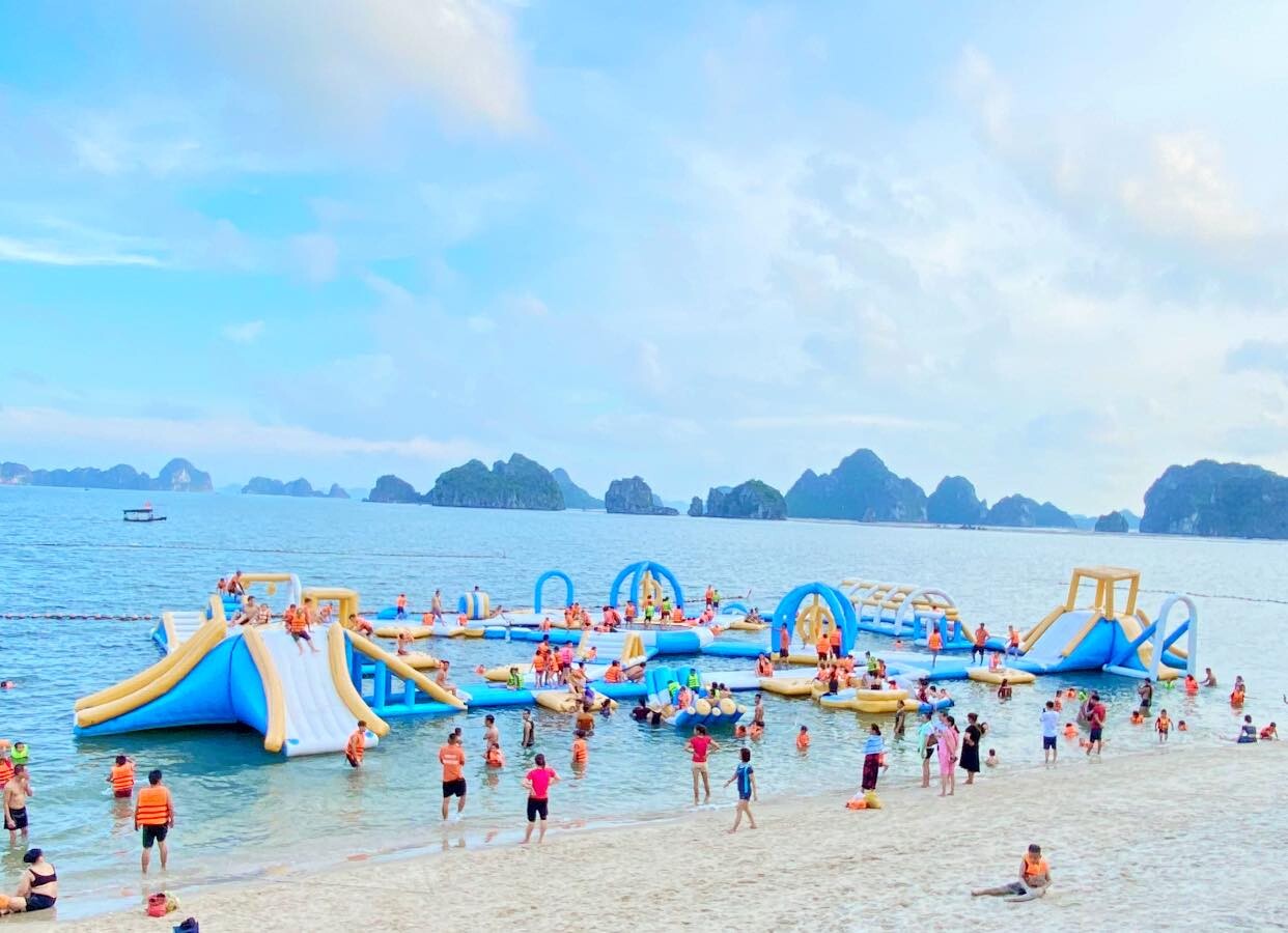 Bãi tắm Lương Ngọc Cẩm Phả - Vivu Halong