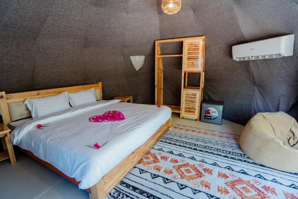 Giường trong phòng chung tại Bai Tu Long Mountain Resort