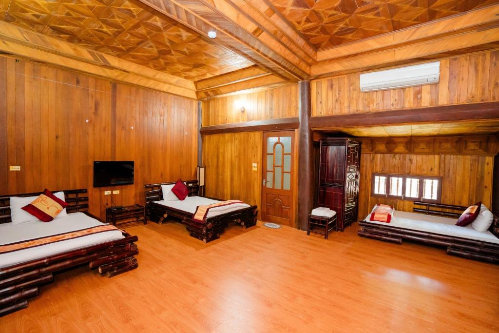 Giường trong phòng chung tại Bai Tu Long Mountain Resort