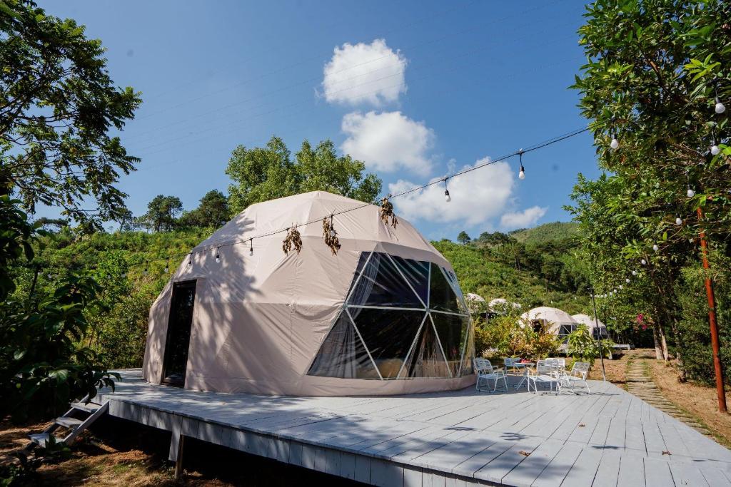 Vườn quanh Bai Tu Long Mountain Resort