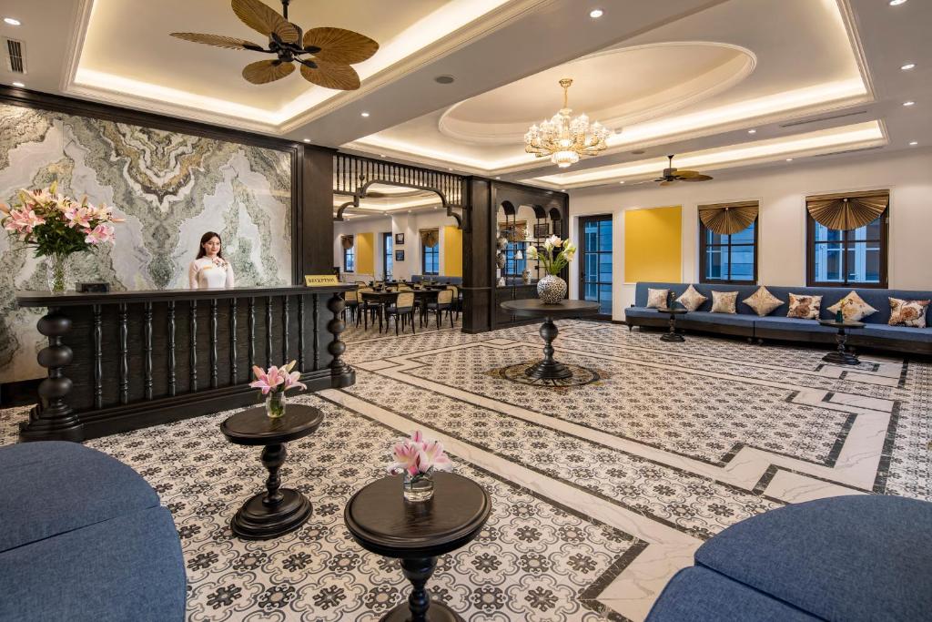 Khu vực ghế ngồi tại Ha Long Essence Hotel