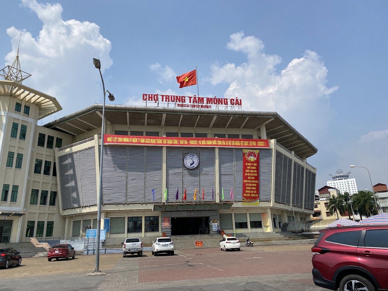 Chợ Móng Cái Quảng Ninh có gì? Khám phá chi tiết từ A-Z