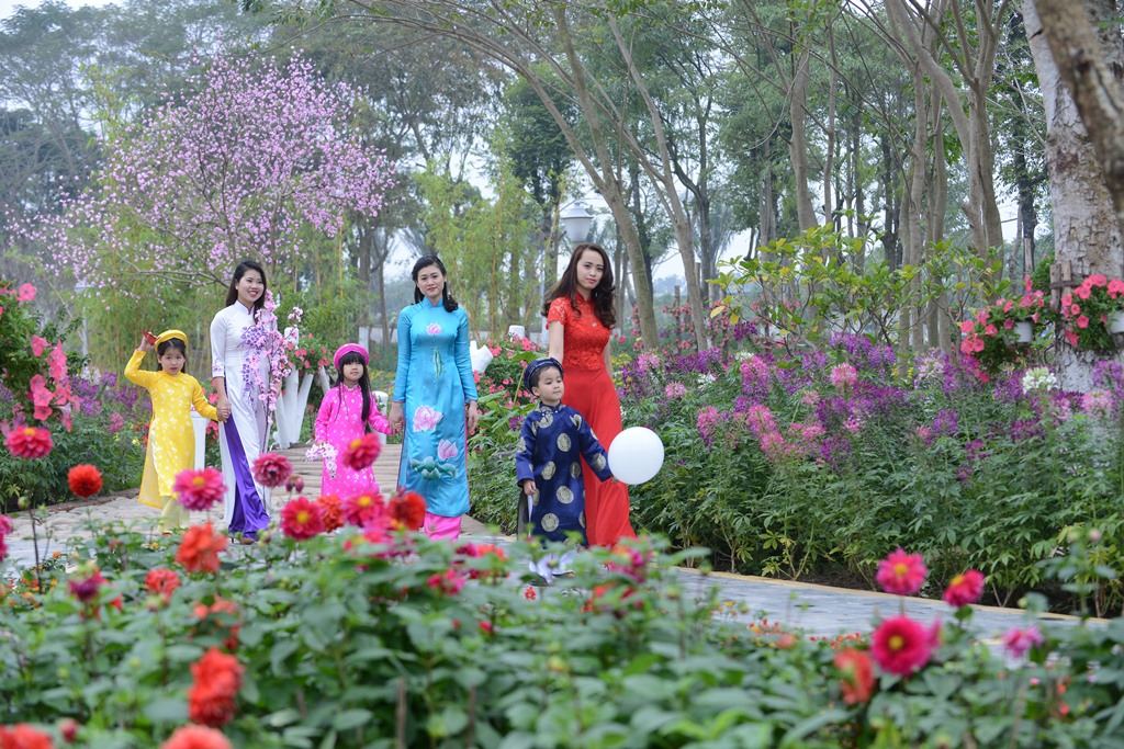 Công viên hoa xuân độc đáo "hút" hàng ngàn lượt khách tham quan mỗi ngày