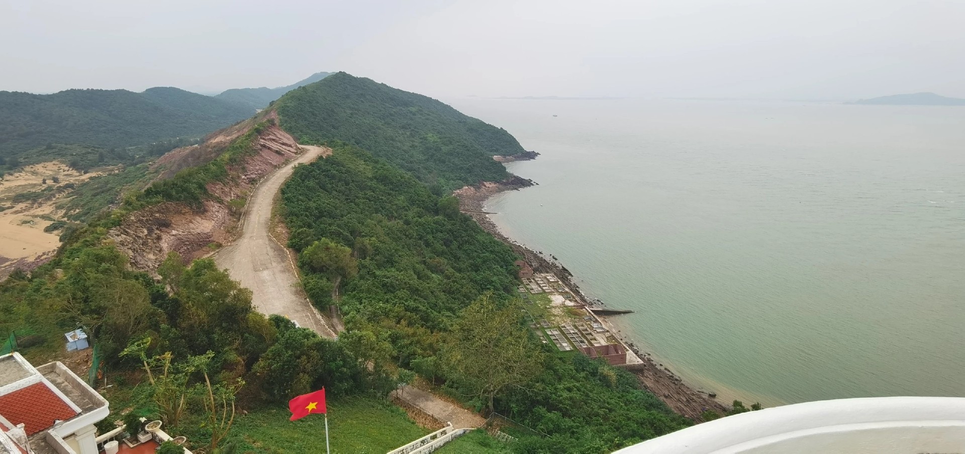 Đảo Vĩnh Thực: Vẻ đẹp hoang sơ, thơ mộng tại Quảng Ninh