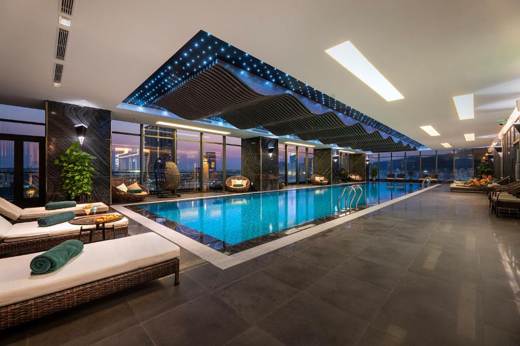 Hồ bơi trong/gần DeLaSea Ha Long Hotel