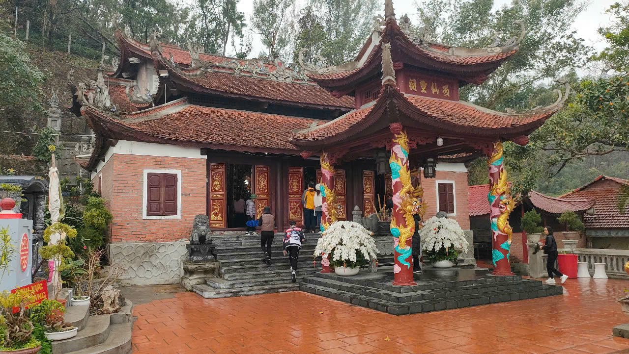 Hai ngôi đền nổi tiếng linh thiêng của vùng Đông Bắc, cần đến trong những  ngày đầu Xuân