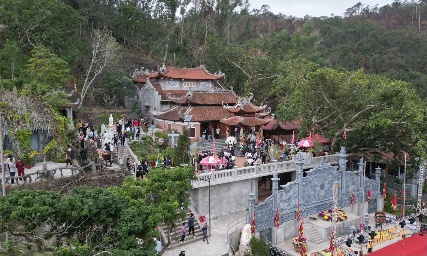 Đền Cặp Tiên - Ngôi đền thiêng bên bờ vịnh Bái Tử Long