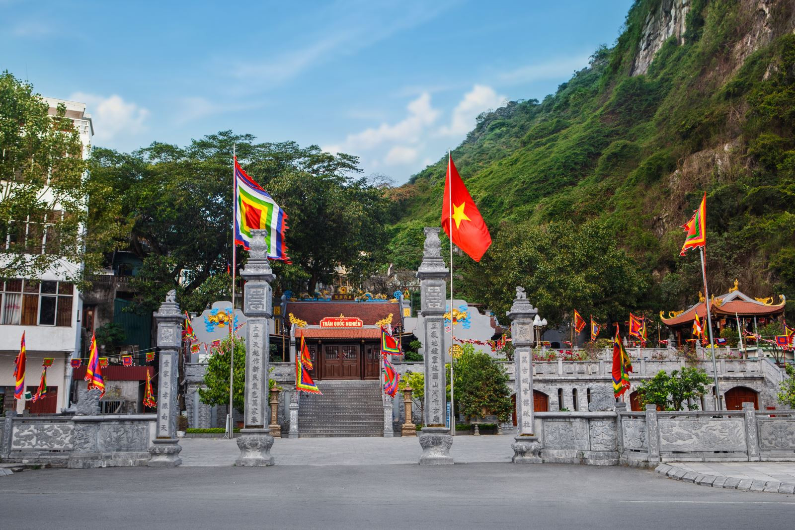 Hơn 200 tỷ đồng tôn tạo đền Đức Ông dưới chân núi Bài Thơ | Báo điện tử  Tiền Phong