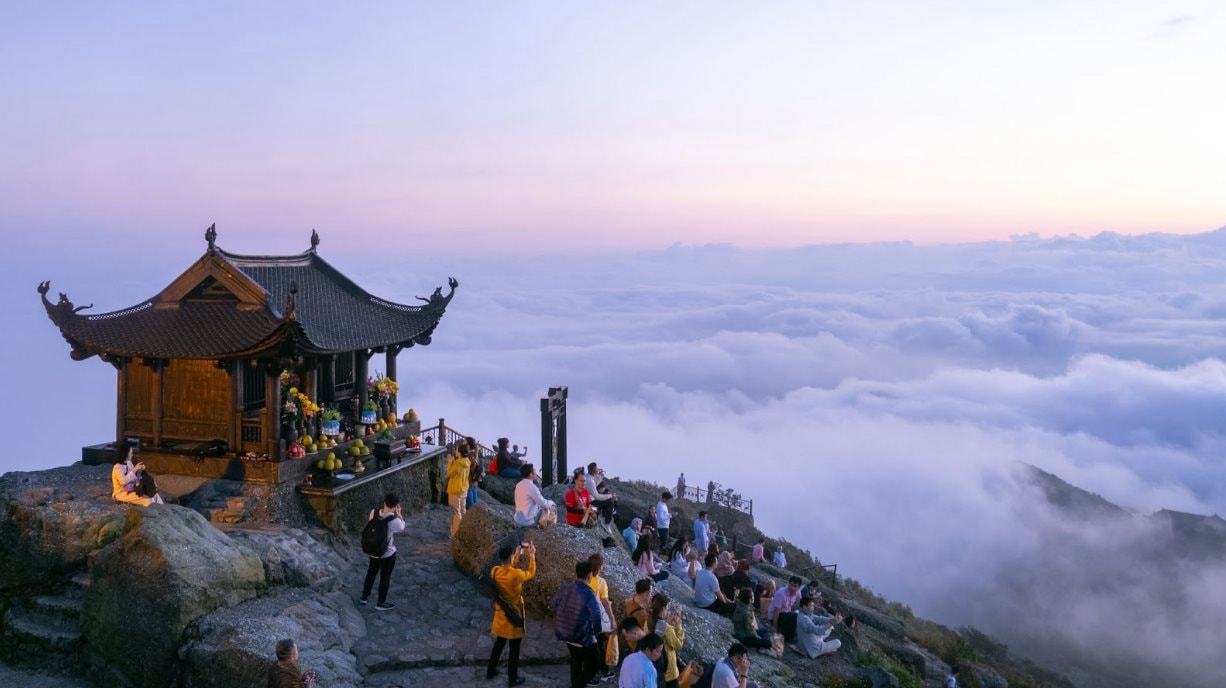 Đỉnh Thiêng Yên Tử: Khám phá cái nôi Phật giáo Việt Nam