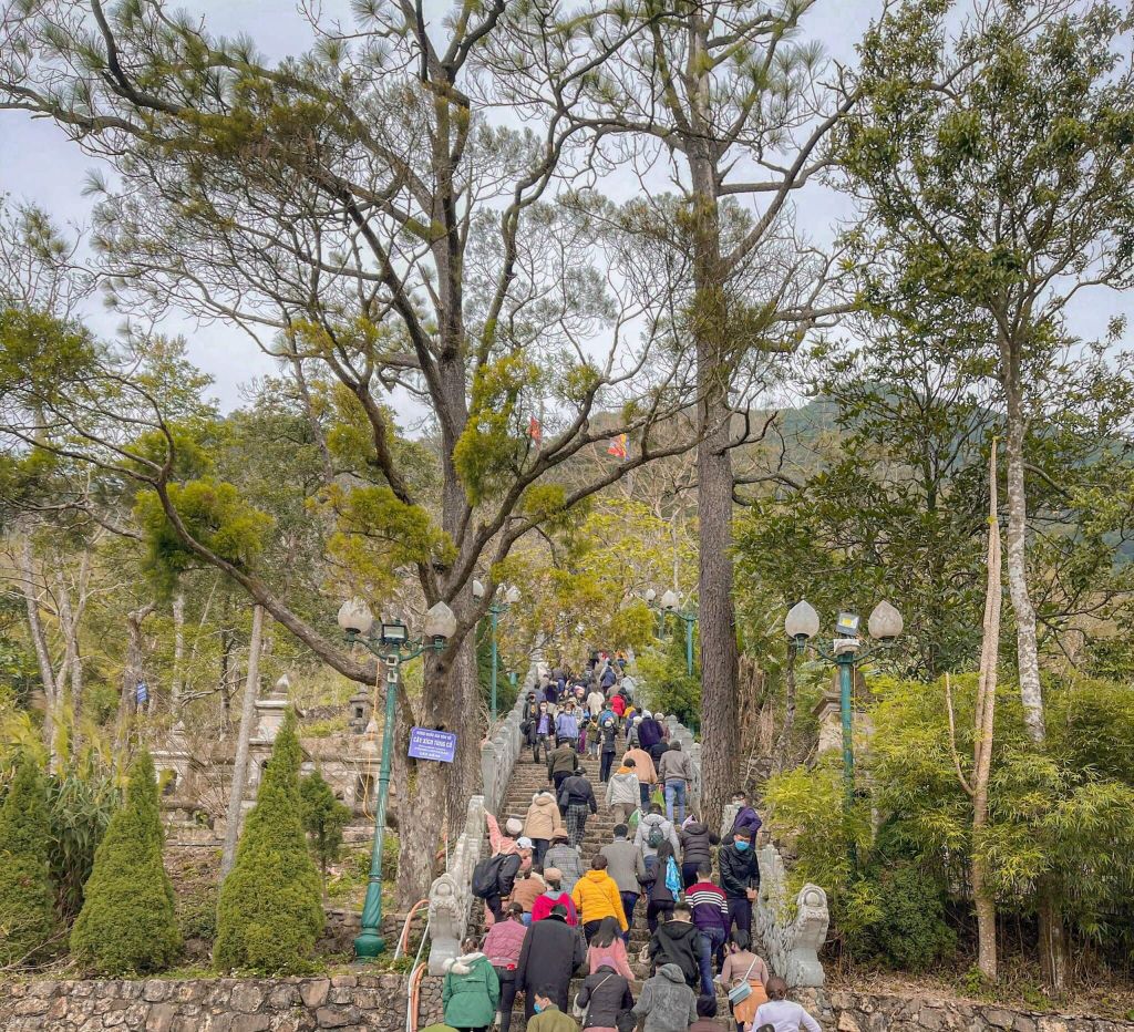 Yên Tử bao nhiêu bậc & cần lưu ý gì khi chinh phục?