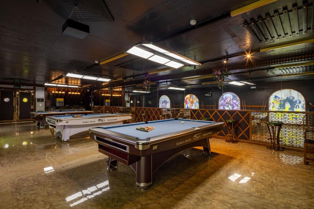 Bàn bi-da tại Diamond Luxury Hotel