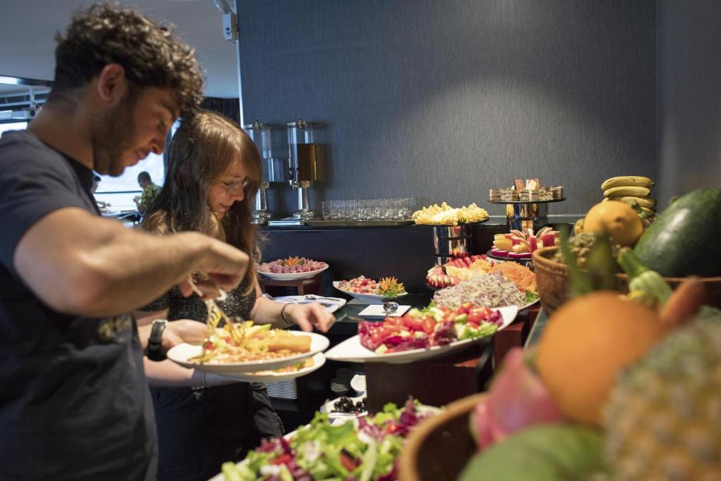 Đồ ăn tại/gần du thuyền