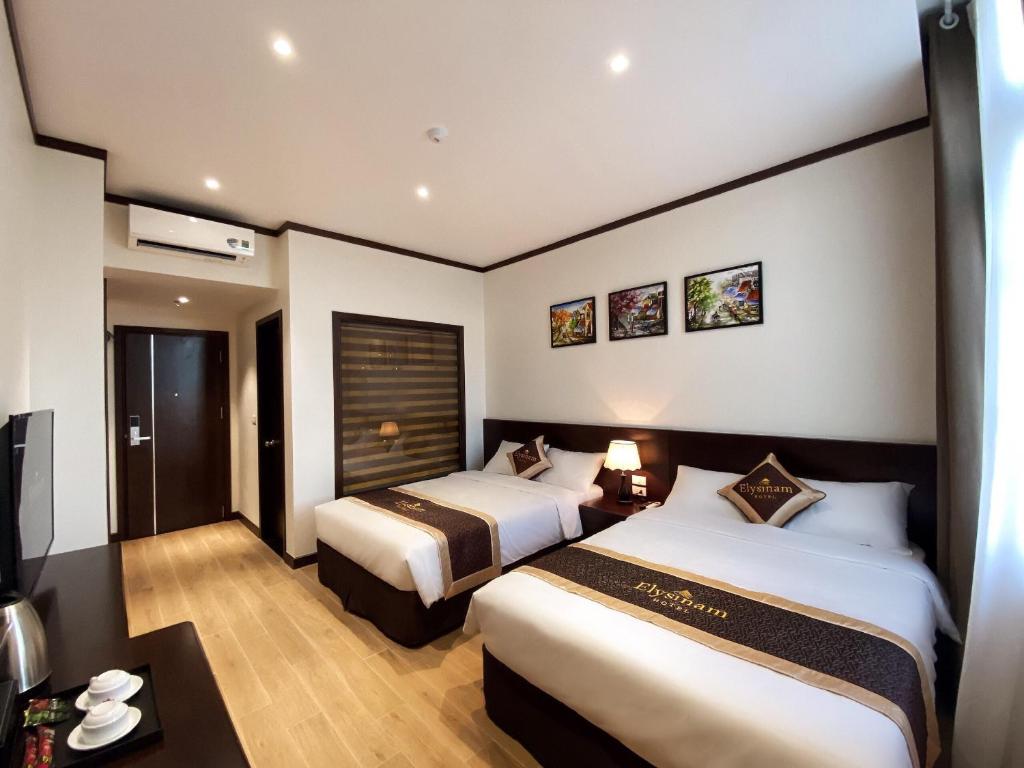 Giường trong phòng chung tại Elysinam Boutique Hotel Ha Long