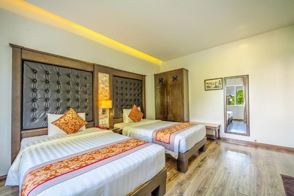 Giường trong phòng chung tại Ha Long Park Hotel