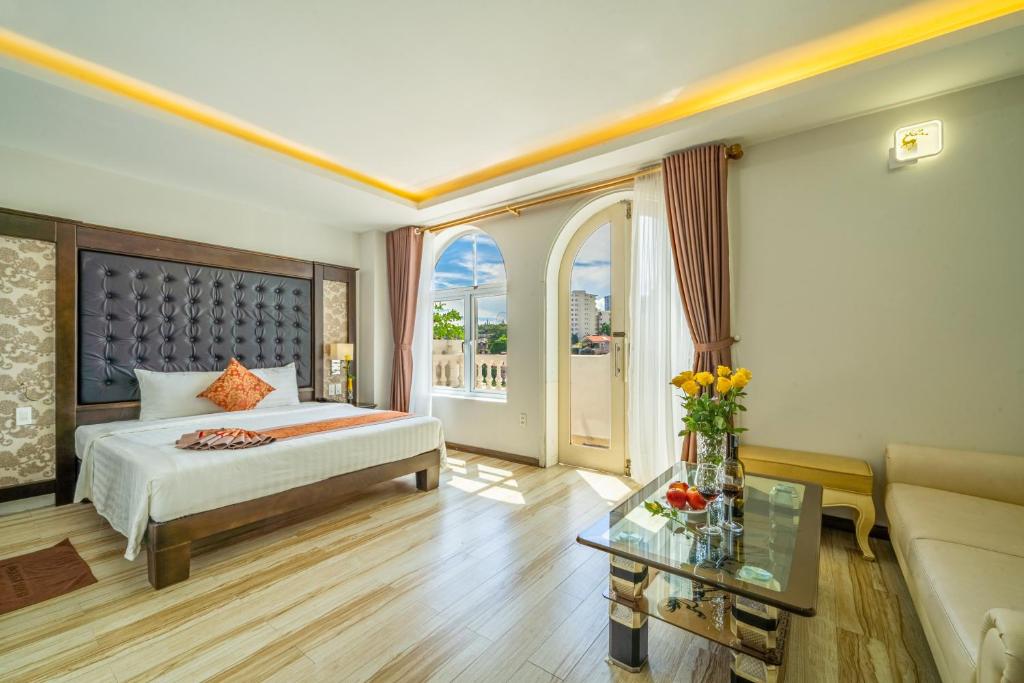 Giường trong phòng chung tại Ha Long Park Hotel