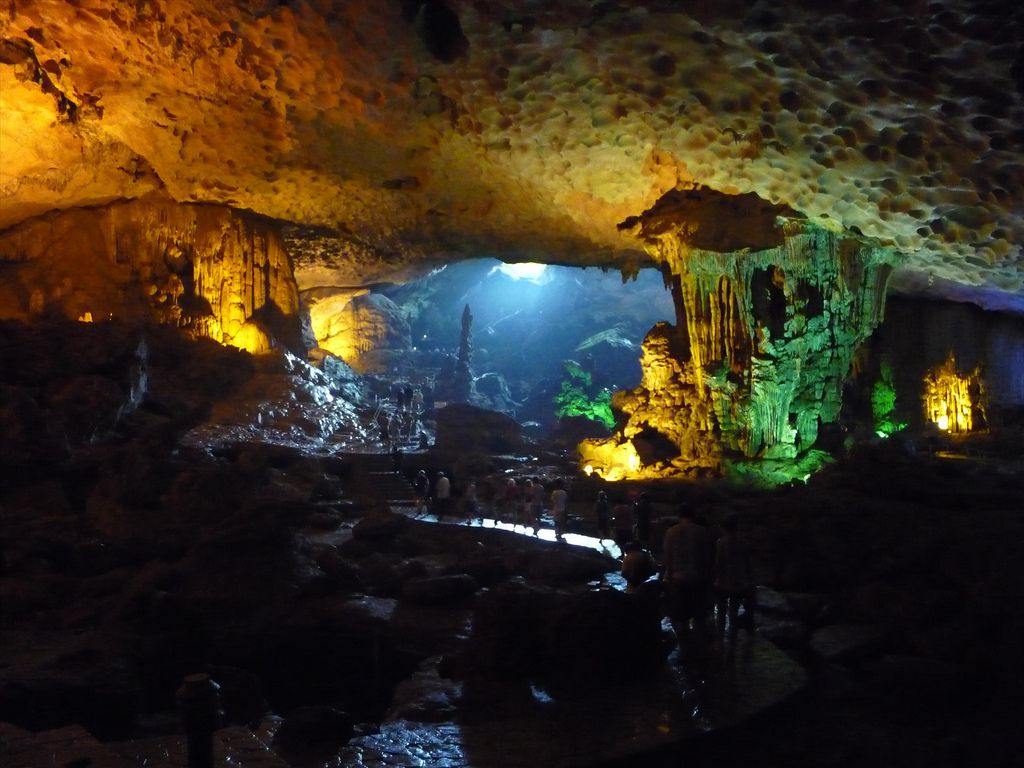 Hang Đầu Gỗ | Du lịch Hạ Long | Dulich24.com.vn