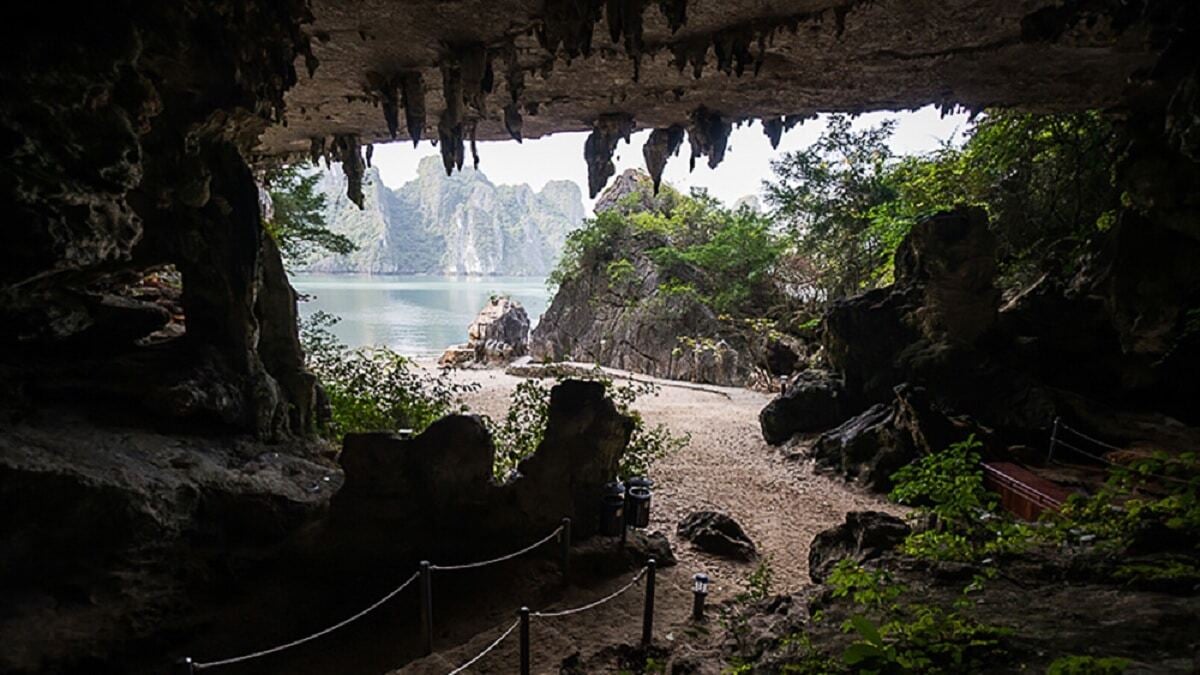Hang Trống - Hang Trinh Nữ: Vẻ đẹp ẩn giấu giữa non nước Hạ Long