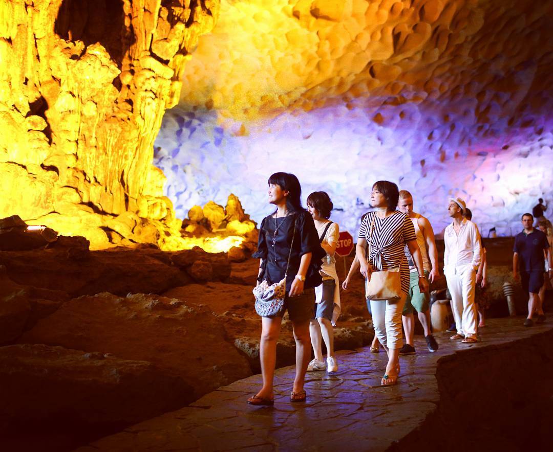 Về Hang Trống và Hang Trinh Nữ, thấy lòng hoang hoải vì chuyện tình dang dở