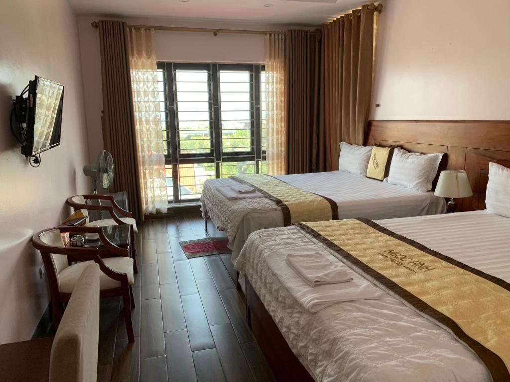Giường trong phòng chung tại Hotel Ngoc Anh - Van Don