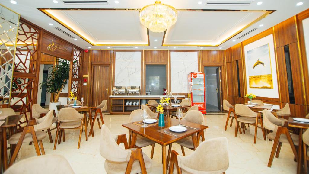 Khu vực ghế ngồi tại Jade Ha Long Hotel