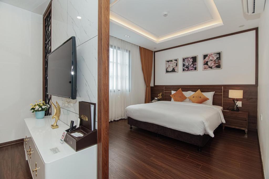 Giường trong phòng chung tại Jade Ha Long Hotel