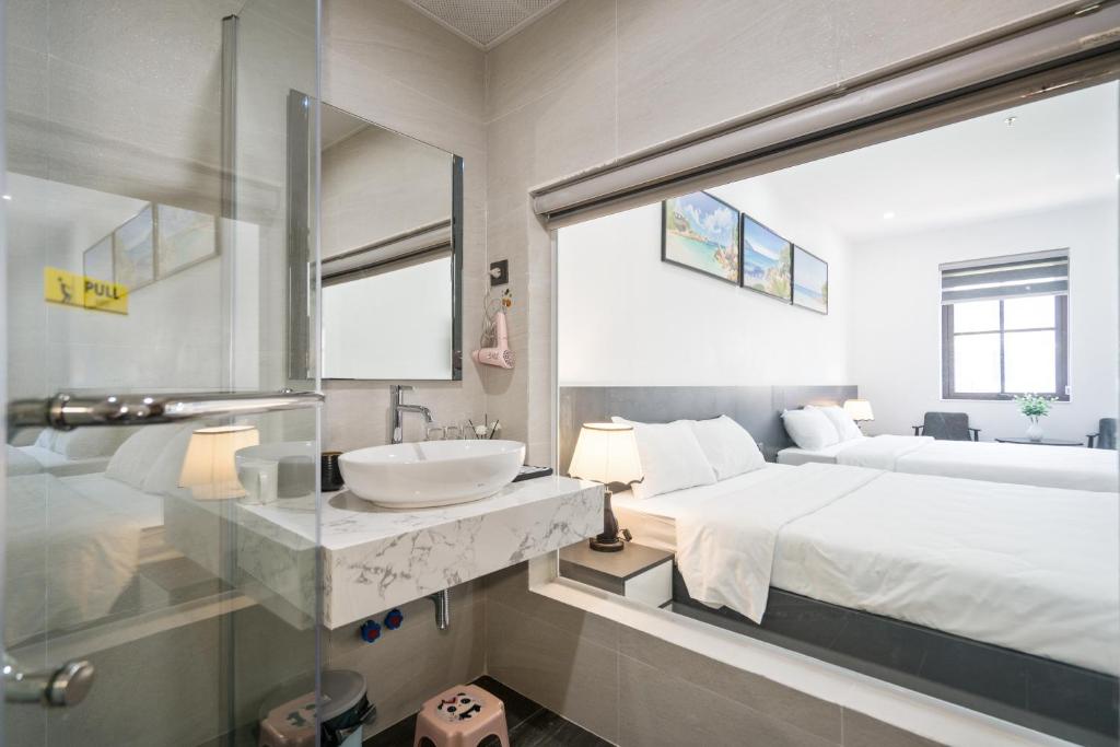 Phòng tắm tại The Enchanted Ha Long Hotel