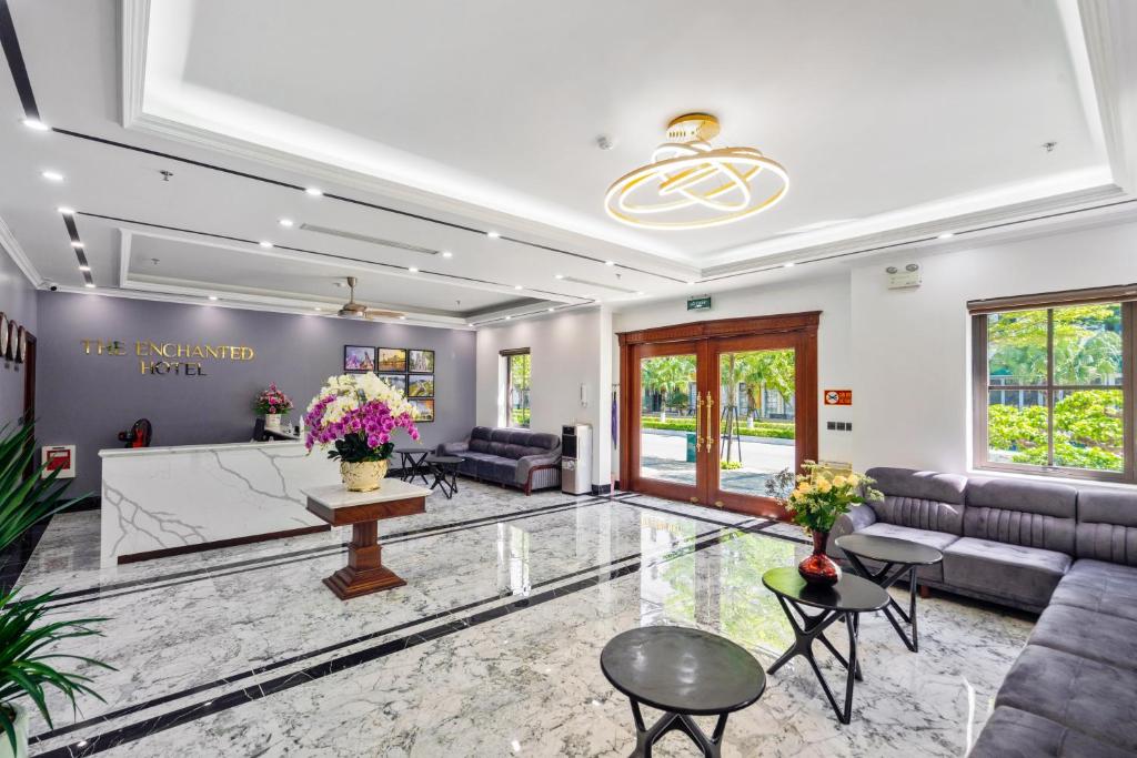 Khu vực ghế ngồi tại The Enchanted Ha Long Hotel
