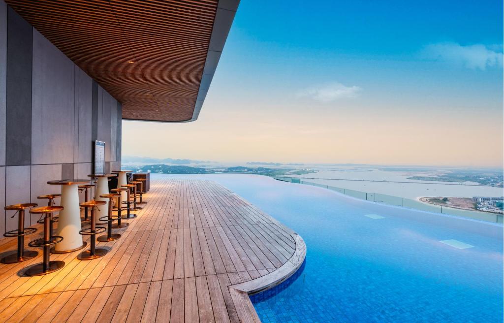 Hồ bơi trong/gần A La Carte Ha Long Bay Managed by TASECO