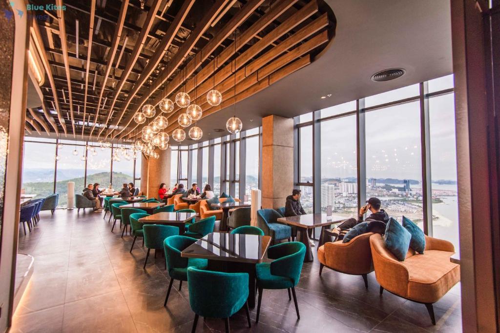 Khu vực ghế ngồi tại Anstay Residence by A La Carte Hạ Long