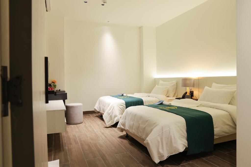 Giường trong phòng chung tại Ao Tien Harbour Boutique Hotel