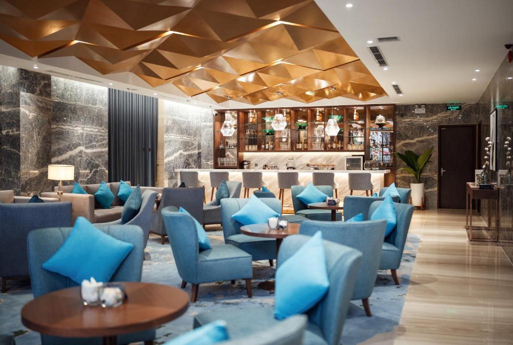 Khu vực ghế ngồi tại D'Lecia Ha Long Hotel