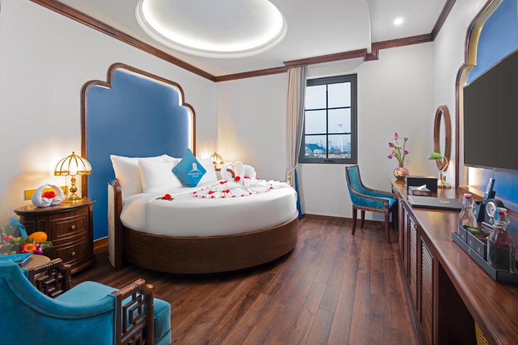 Giường trong phòng chung tại Grand Fleuve Boutique