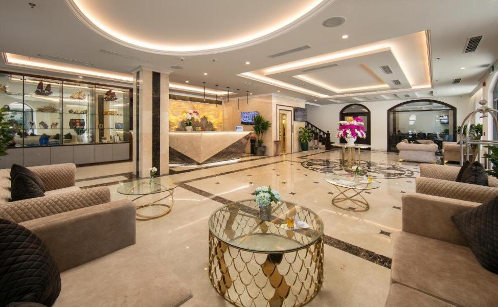 Khu vực ghế ngồi tại Halios Hotel Halong