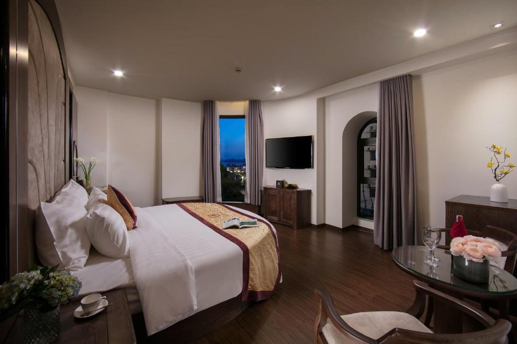 TV/trung tâm giải trí tại Halios Hotel Halong