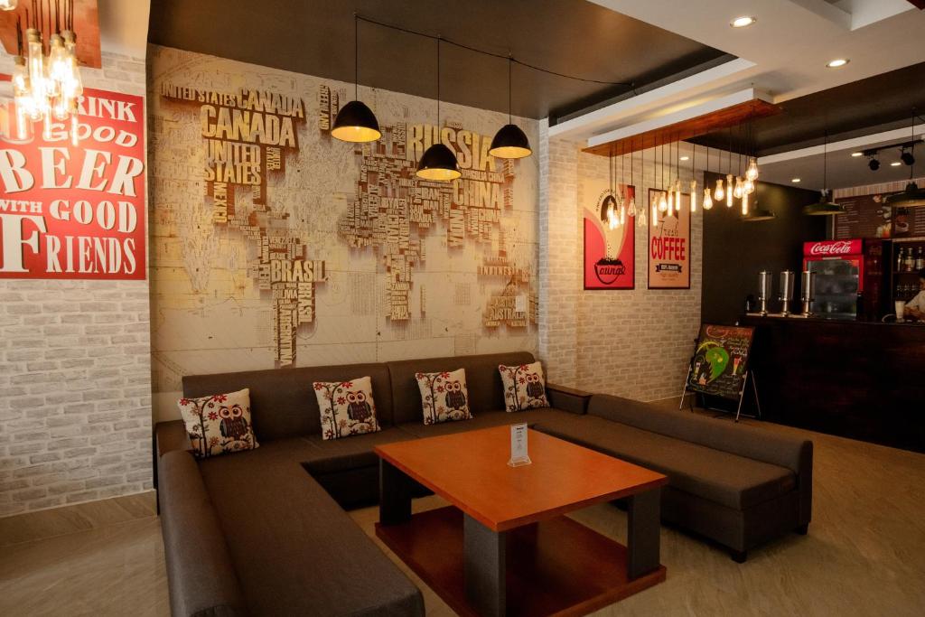 Khu vực ghế ngồi tại HalongSeoul Hotel