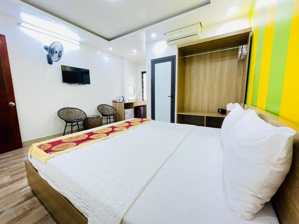 Giường trong phòng chung tại Hùng Vương Hotel Hạ Long