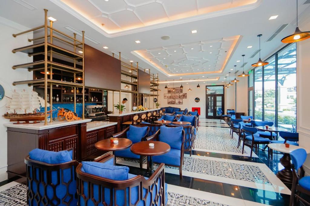 Khu vực ghế ngồi tại Beverly Hill Ha Long Villas and Apartments