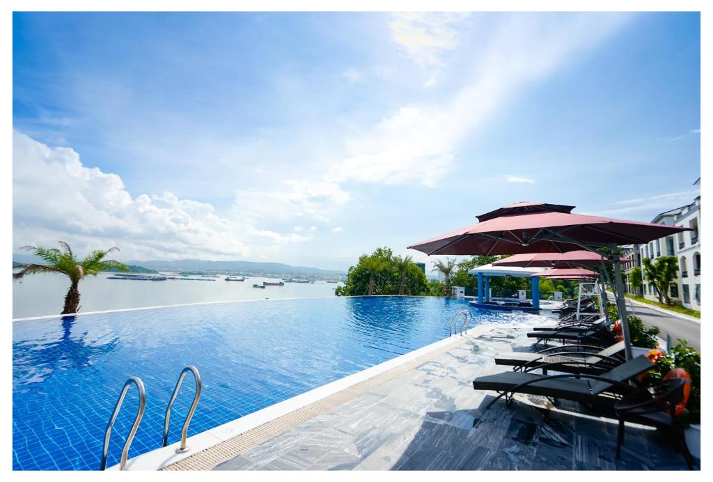 Hồ bơi trong/gần Beverly Hill Ha Long Villas and Apartments