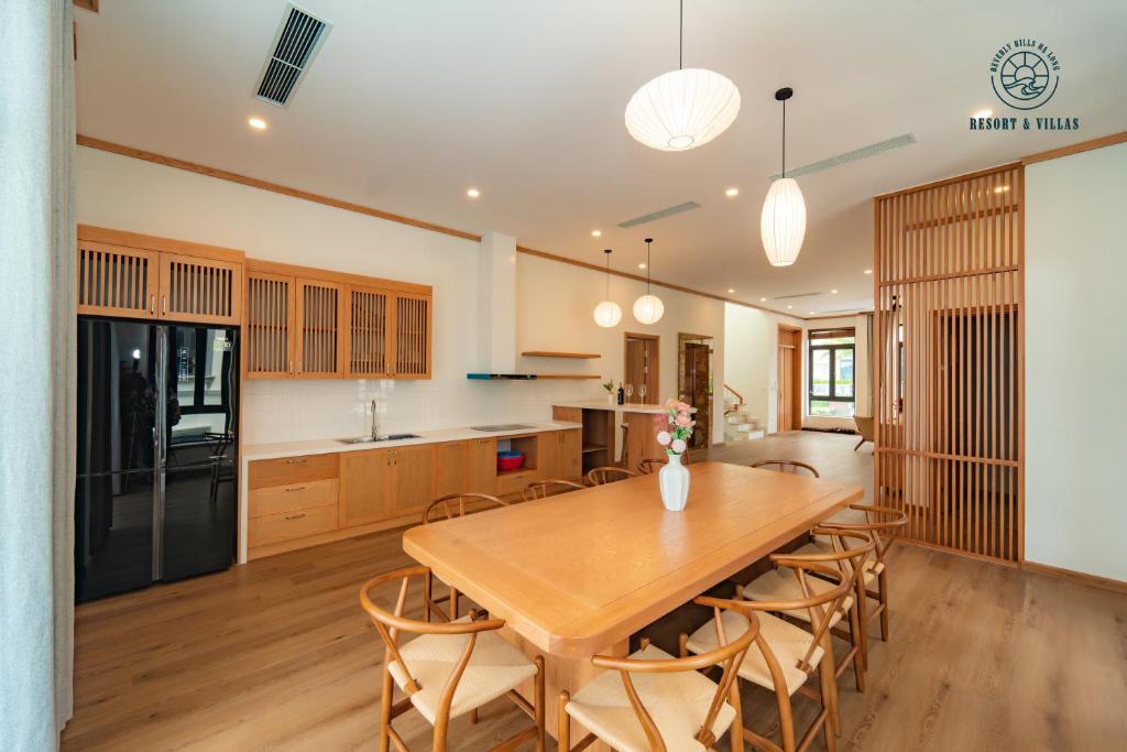 Nhà bếp/bếp nhỏ tại Beverly Hill Ha Long Villas and Apartments