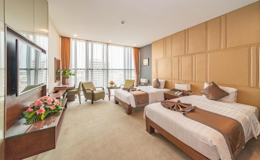 Giường trong phòng chung tại Bien Bac Hotel